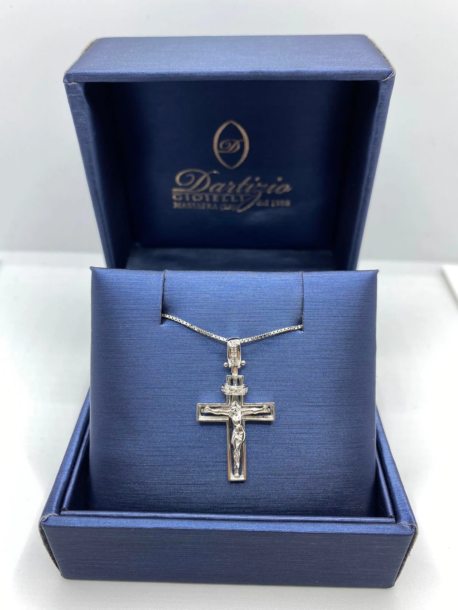Collana Con Croce in Oro Bianco e Brillanti Bianchi